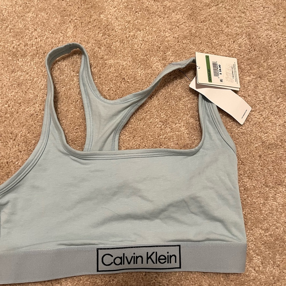 Woman’s Calvin Kline sports bra size L